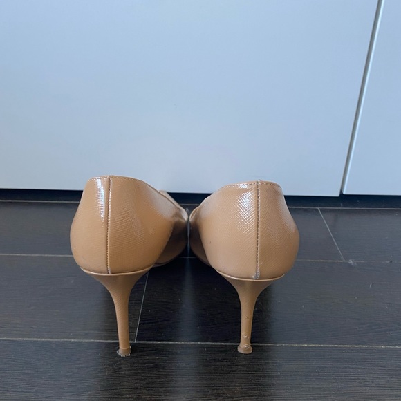 PRADA SAFFIANO TEXTURED PATENT LEATHER PUMP- SIZE 40 - Picture 4 of 7